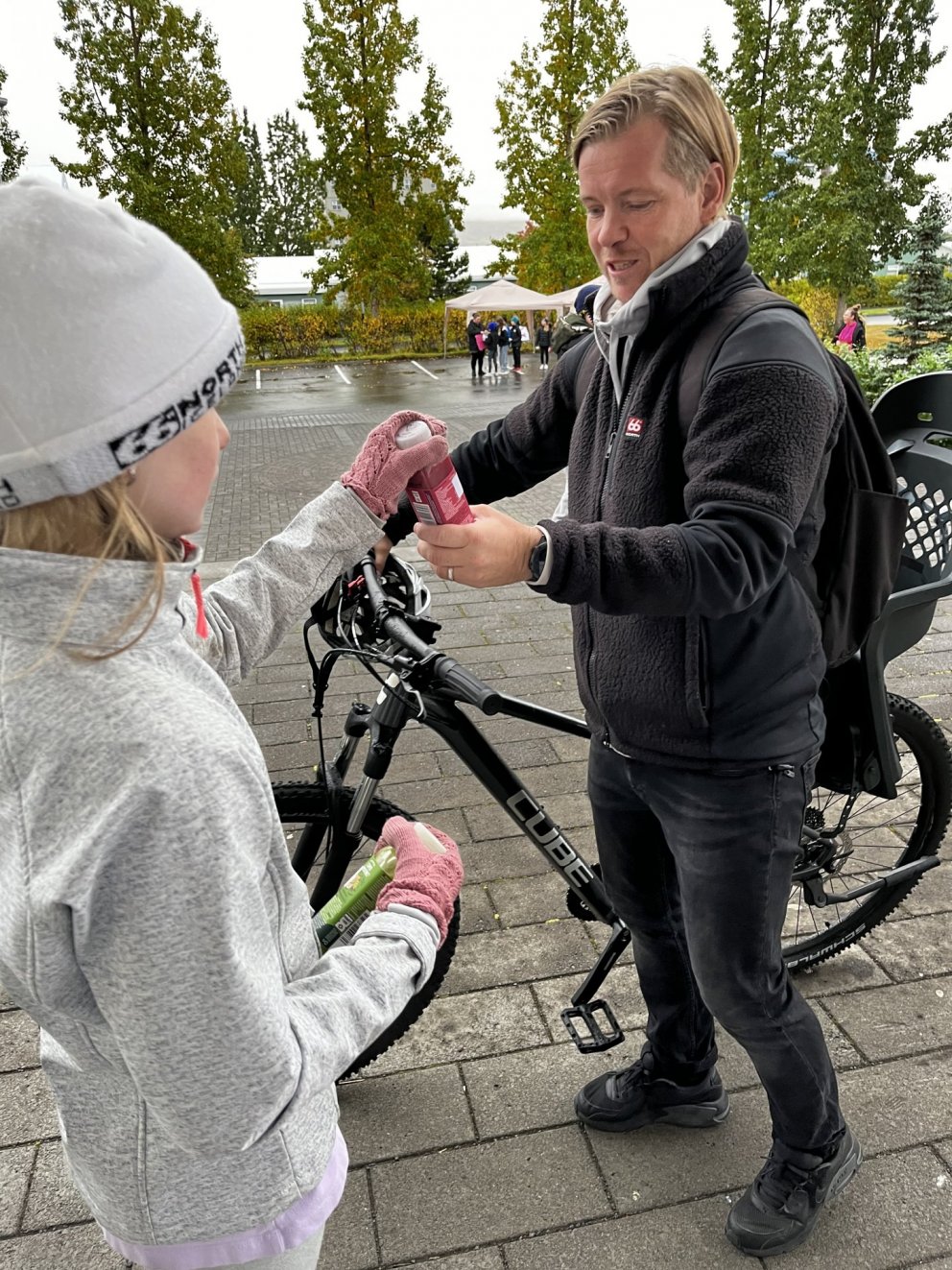 Bíllausi dagurinn: nemendur hrósa starfsfólki