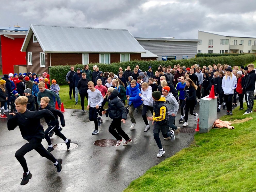 Nemendur á unglingastigi leggja af stað í Ólympíuhlaup ÍSÍ