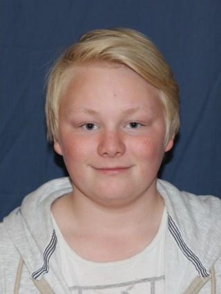 Óhrein glös og beygluð hnífapör í matsalnum