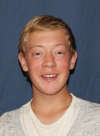 Framkoma yngri krakka við unglinga nú á dögum