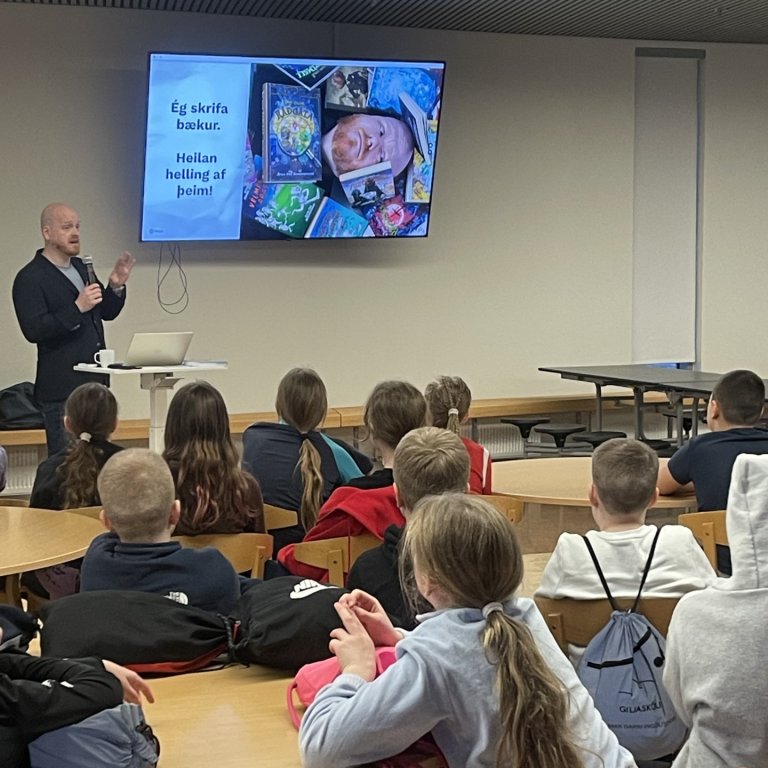 Ævar vísindamaður með bókakynningu fyrir miðstig