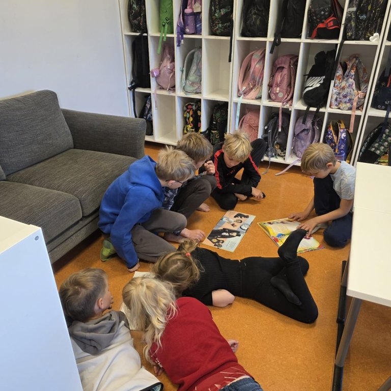 árgangar hittast og lesa saman