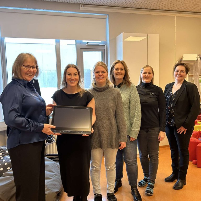 Ný tjáskiptatölva fyrir nemendur í sérdeild Giljaskóla