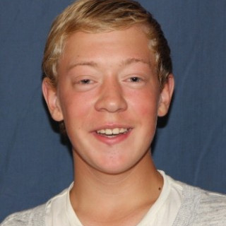 Framkoma yngri krakka við unglinga nú á dögum